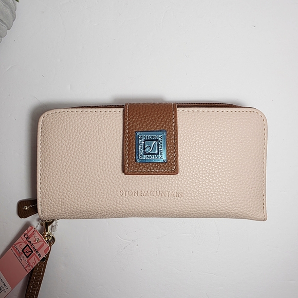 Stone Mountain Blush and Tan Leather Wallet - Picture 3 of 12